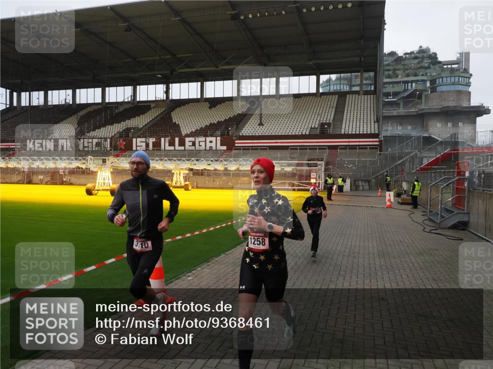 07.12.2025 - St. Pauli X-Mass-Run No. 15 Fabian Wolf http://msf.ph/oto/9368461 07.12.2025 09:51:21 Ziel 13, 1258, 2030, 2135, 2646, 3110, 4273 meine-sportfotos.de
