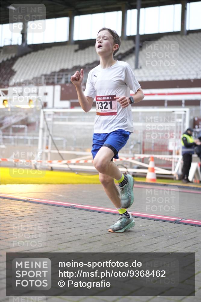 07.12.2025 - St. Pauli X-Mass-Run No. 15 Patografie http://msf.ph/oto/9368462 07.12.2025 11:11:28 Ziel 171, 182, 190, 1309, 1321, 1589, 1711, 1714, 1767, 1770, 4805, 4806, 4810, 5005, 5006 meine-sportfotos.de