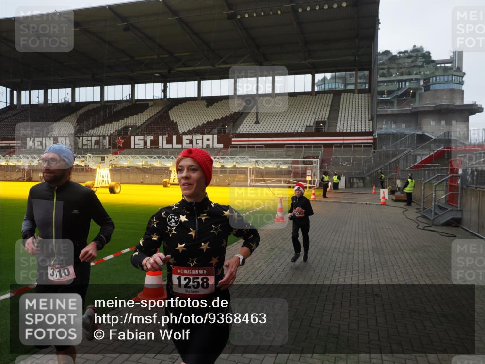 07.12.2025 - St. Pauli X-Mass-Run No. 15 Fabian Wolf http://msf.ph/oto/9368463 07.12.2025 09:51:22 Ziel 13, 1258, 2030, 2135, 2646, 3110, 4273 meine-sportfotos.de