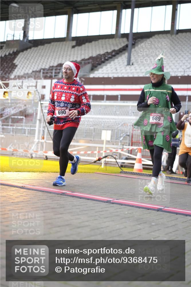 07.12.2025 - St. Pauli X-Mass-Run No. 15 Patografie http://msf.ph/oto/9368475 07.12.2025 11:11:38 Ziel 679, 689, 690, 1186, 1321, 1589, 1711, 1714, 1767 meine-sportfotos.de