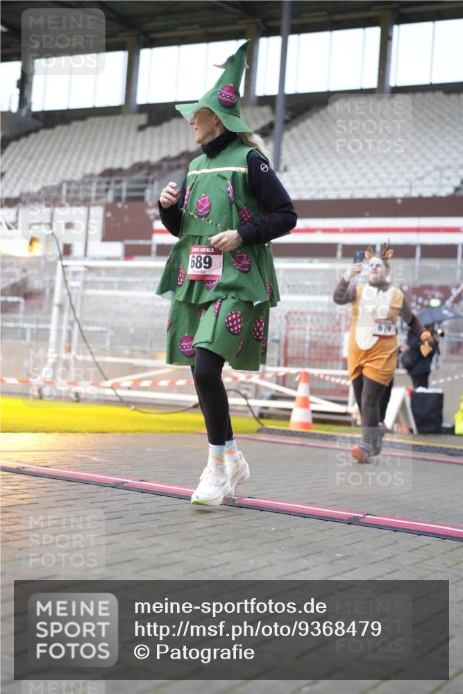 07.12.2025 - St. Pauli X-Mass-Run No. 15 Patografie http://msf.ph/oto/9368479 07.12.2025 11:11:39 Ziel 679, 689, 690, 1186, 1321, 1589, 1711, 1714, 1767 meine-sportfotos.de