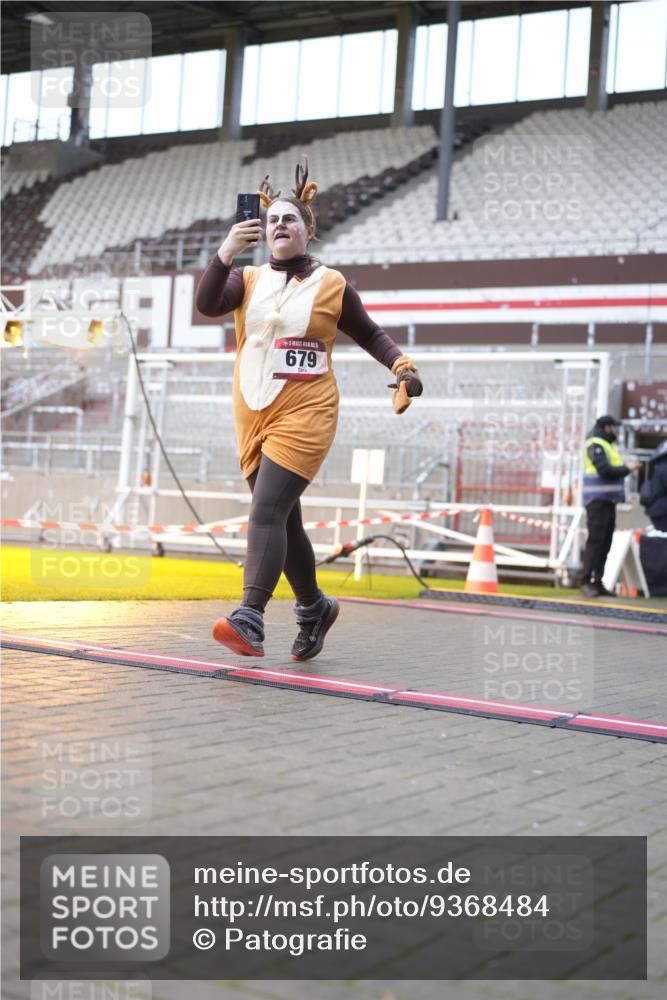 07.12.2025 - St. Pauli X-Mass-Run No. 15 Patografie http://msf.ph/oto/9368484 07.12.2025 11:11:40 Ziel 679, 689, 690, 1186, 1321, 1589, 1711, 1714, 1767 meine-sportfotos.de