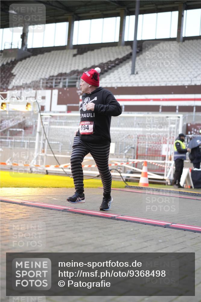 07.12.2025 - St. Pauli X-Mass-Run No. 15 Patografie http://msf.ph/oto/9368498 07.12.2025 11:11:47 Ziel 408, 437, 679, 689, 690, 694, 1186 meine-sportfotos.de
