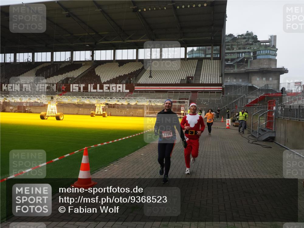 07.12.2025 - St. Pauli X-Mass-Run No. 15 Fabian Wolf http://msf.ph/oto/9368523 07.12.2025 09:52:25 Ziel 154, 195, 1296, 2034 meine-sportfotos.de