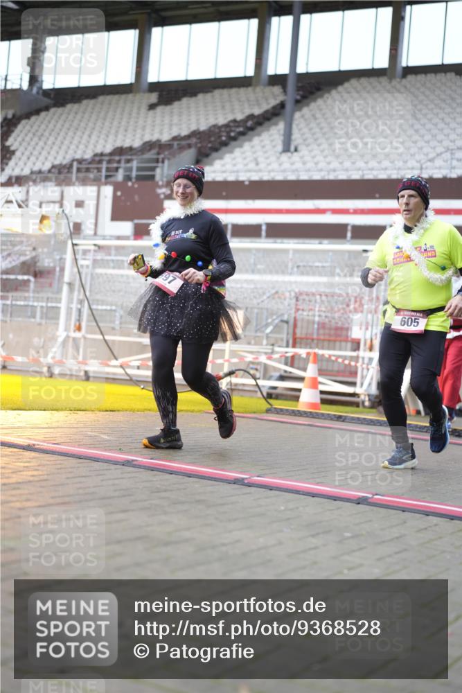 07.12.2025 - St. Pauli X-Mass-Run No. 15 Patografie http://msf.ph/oto/9368528 07.12.2025 11:12:10 Ziel 76, 79, 218, 388, 416, 597, 605, 671, 682, 695, 718, 819, 836, 839, 888, 1246, 1278 meine-sportfotos.de
