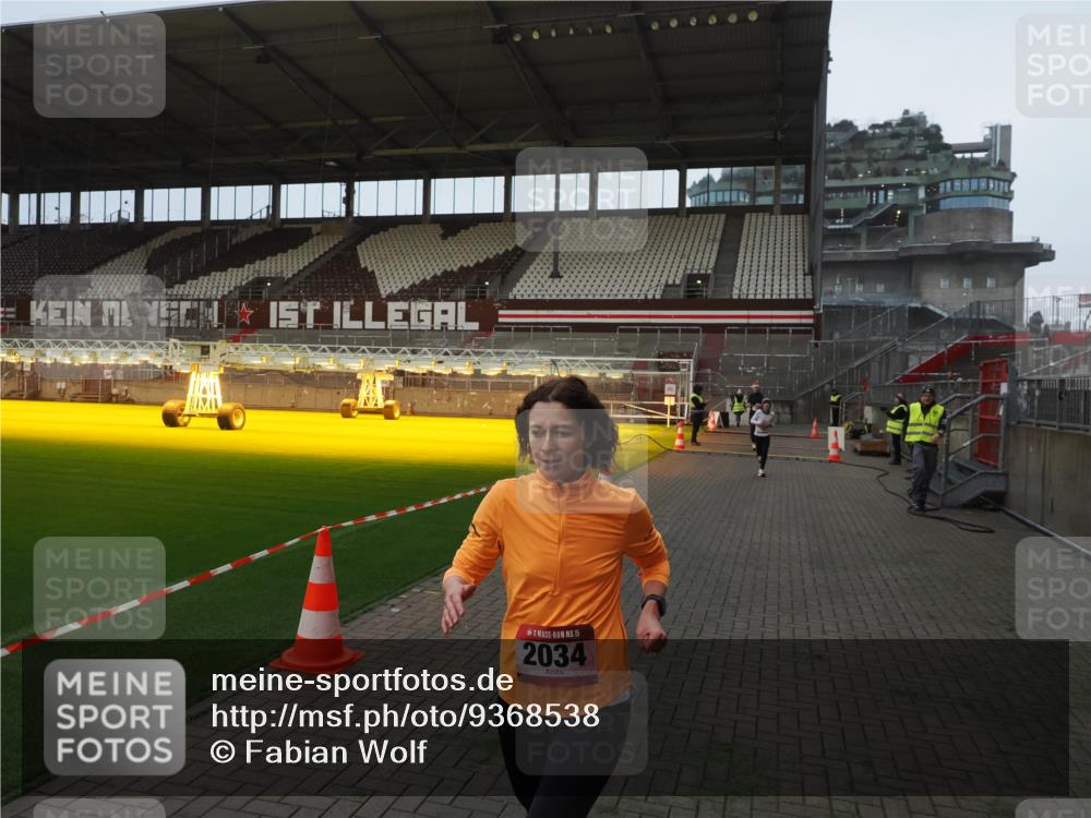 07.12.2025 - St. Pauli X-Mass-Run No. 15 Fabian Wolf http://msf.ph/oto/9368538 07.12.2025 09:52:28 Ziel 154, 195, 1052, 1296, 2034 meine-sportfotos.de