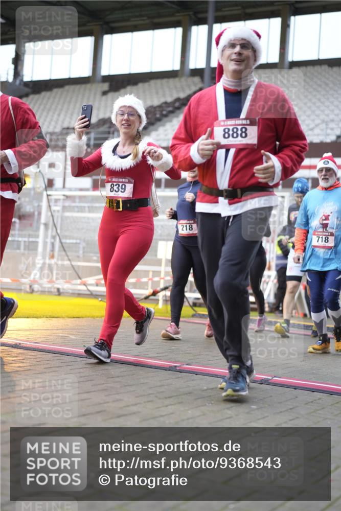 07.12.2025 - St. Pauli X-Mass-Run No. 15 Patografie http://msf.ph/oto/9368543 07.12.2025 11:12:15 Ziel 76, 79, 218, 416, 597, 605, 671, 682, 718, 836, 839, 888, 1246, 1278, 2858 meine-sportfotos.de