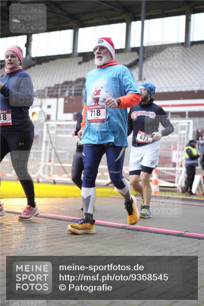 07.12.2025 - St. Pauli X-Mass-Run No. 15 Patografie http://msf.ph/oto/9368545 07.12.2025 11:12:16 Ziel 46, 76, 79, 218, 597, 605, 663, 671, 682, 718, 836, 839, 888, 1246, 2858 meine-sportfotos.de
