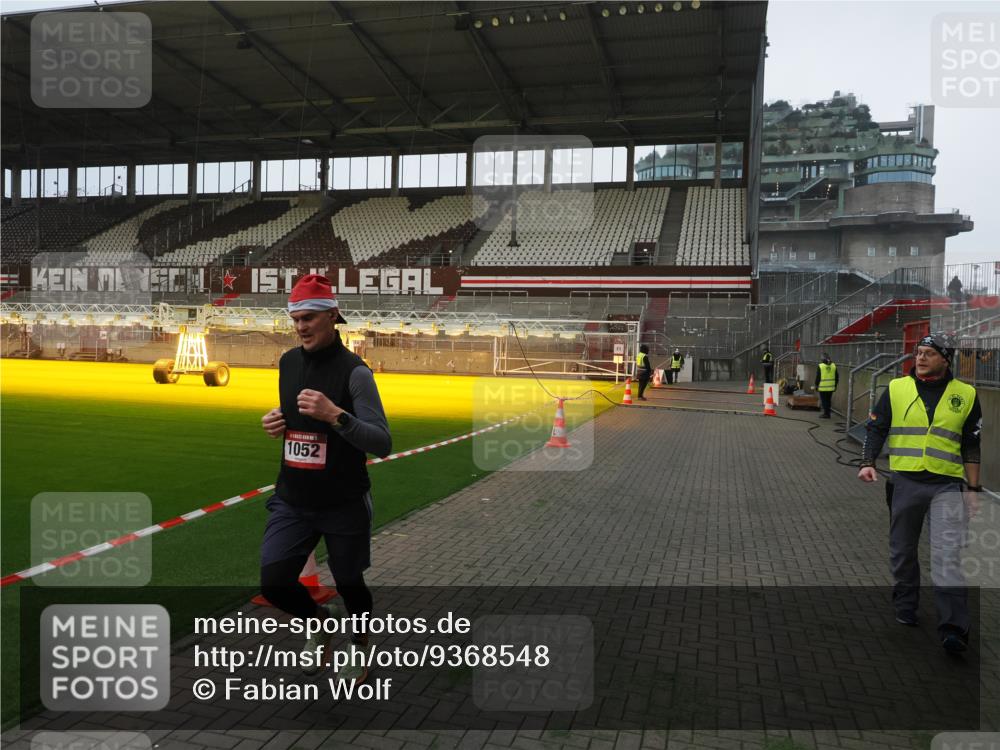07.12.2025 - St. Pauli X-Mass-Run No. 15 Fabian Wolf http://msf.ph/oto/9368548 07.12.2025 09:52:33 Ziel 154, 195, 1052, 1296, 2034 meine-sportfotos.de