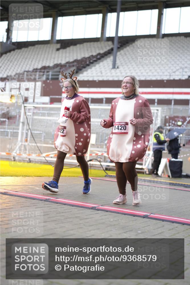07.12.2025 - St. Pauli X-Mass-Run No. 15 Patografie http://msf.ph/oto/9368579 07.12.2025 11:12:36 Ziel 46, 489, 494, 663, 1142, 1261, 1420, 1422, 1423, 1609, 1610, 4794, 4802, 4804 meine-sportfotos.de