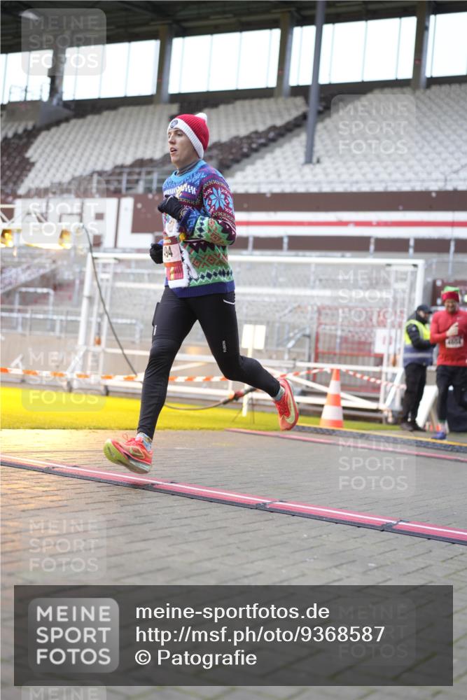 07.12.2025 - St. Pauli X-Mass-Run No. 15 Patografie http://msf.ph/oto/9368587 07.12.2025 11:12:38 Ziel 489, 494, 1142, 1261, 1420, 1422, 1423, 1609, 1610, 3167, 4794, 4802, 4804 meine-sportfotos.de