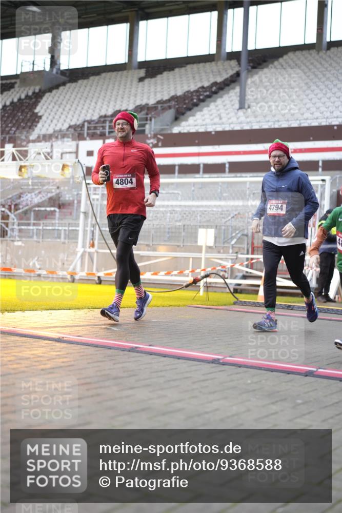 07.12.2025 - St. Pauli X-Mass-Run No. 15 Patografie http://msf.ph/oto/9368588 07.12.2025 11:12:41 Ziel 494, 1261, 1420, 1422, 1423, 1609, 1610, 3167, 4794, 4795, 4796, 4802, 4804 meine-sportfotos.de