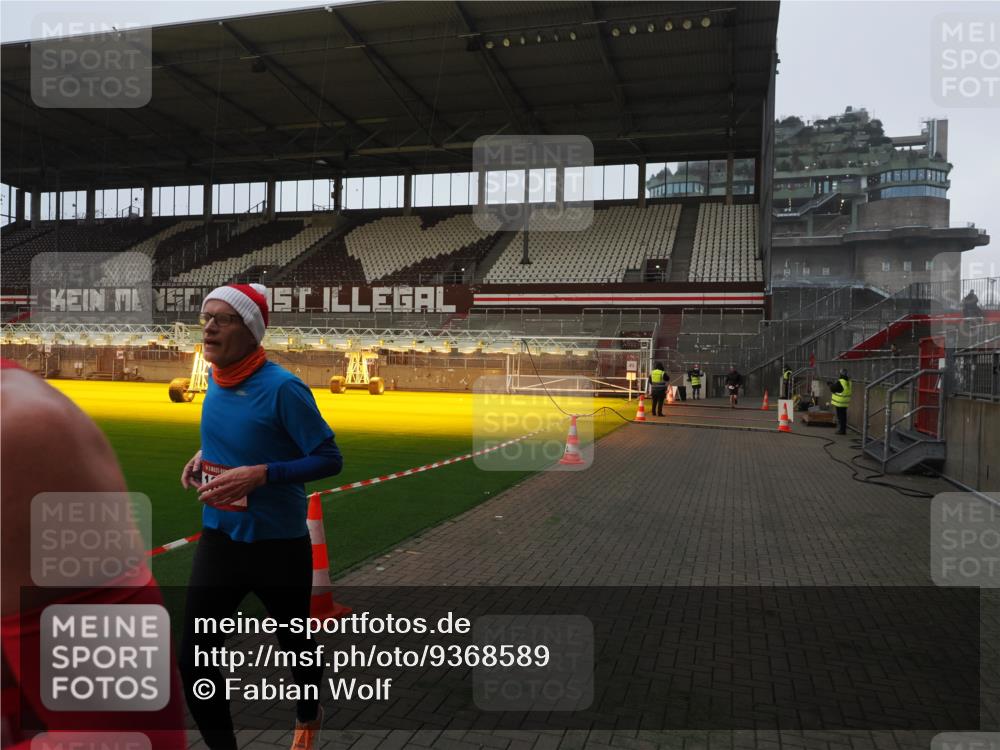 07.12.2025 - St. Pauli X-Mass-Run No. 15 Fabian Wolf http://msf.ph/oto/9368589 07.12.2025 09:53:02 Ziel 937, 1241, 1874 meine-sportfotos.de