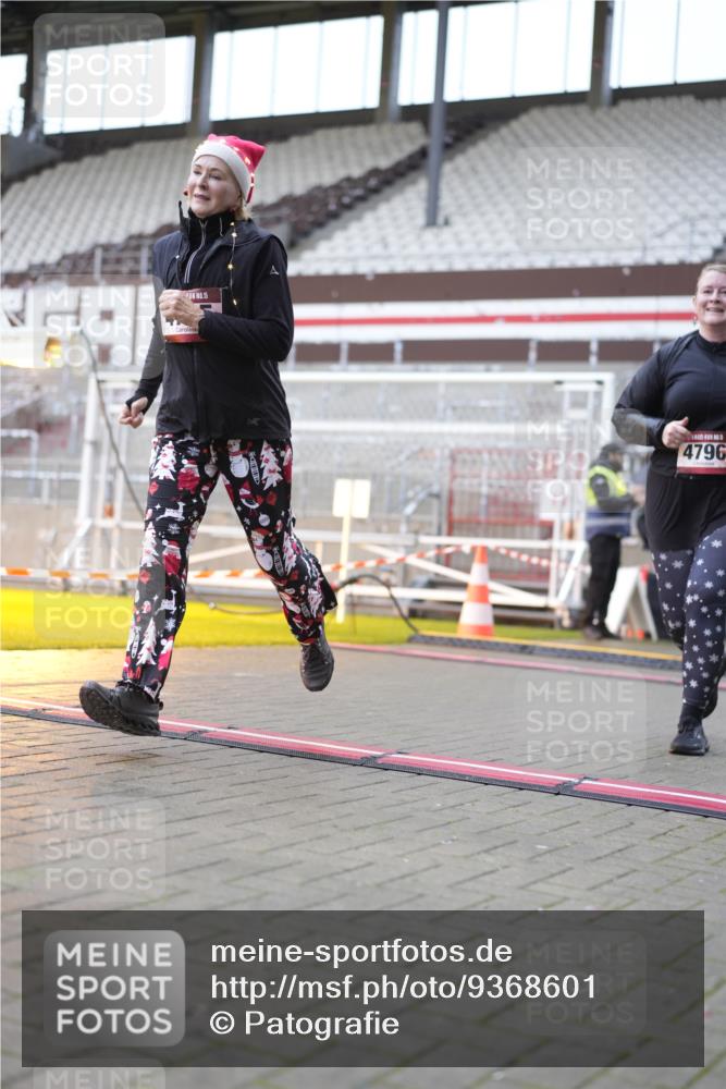 07.12.2025 - St. Pauli X-Mass-Run No. 15 Patografie http://msf.ph/oto/9368601 07.12.2025 11:12:45 Ziel 494, 681, 919, 1420, 1422, 1423, 3167, 4794, 4795, 4796, 4802, 4804 meine-sportfotos.de