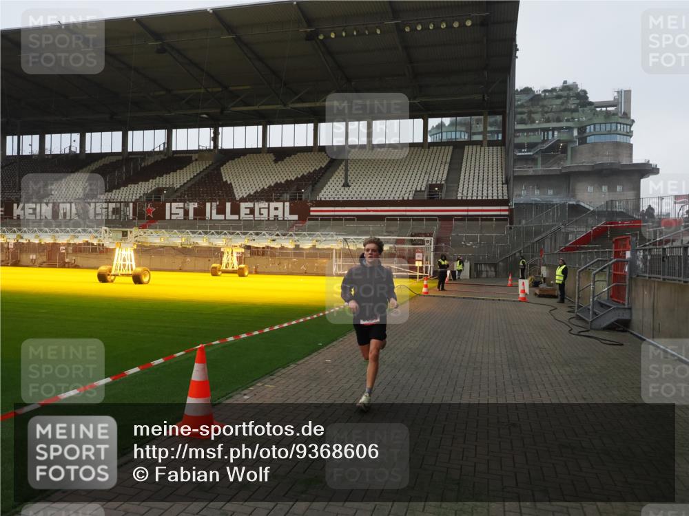 07.12.2025 - St. Pauli X-Mass-Run No. 15 Fabian Wolf http://msf.ph/oto/9368606 07.12.2025 09:53:18 Ziel 518, 3684 meine-sportfotos.de