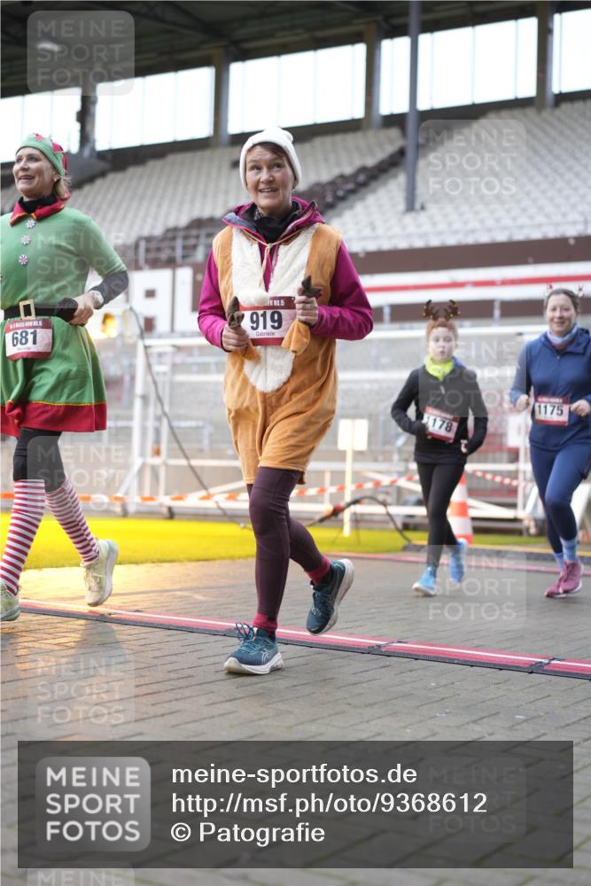 07.12.2025 - St. Pauli X-Mass-Run No. 15 Patografie http://msf.ph/oto/9368612 07.12.2025 11:12:51 Ziel 494, 681, 683, 684, 919, 1175, 1178, 1420, 1422, 1703, 3167, 4794, 4795, 4796, 4802, 4804 meine-sportfotos.de