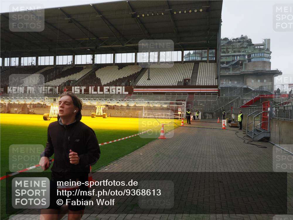 07.12.2025 - St. Pauli X-Mass-Run No. 15 Fabian Wolf http://msf.ph/oto/9368613 07.12.2025 09:53:19 Ziel 518, 3684 meine-sportfotos.de