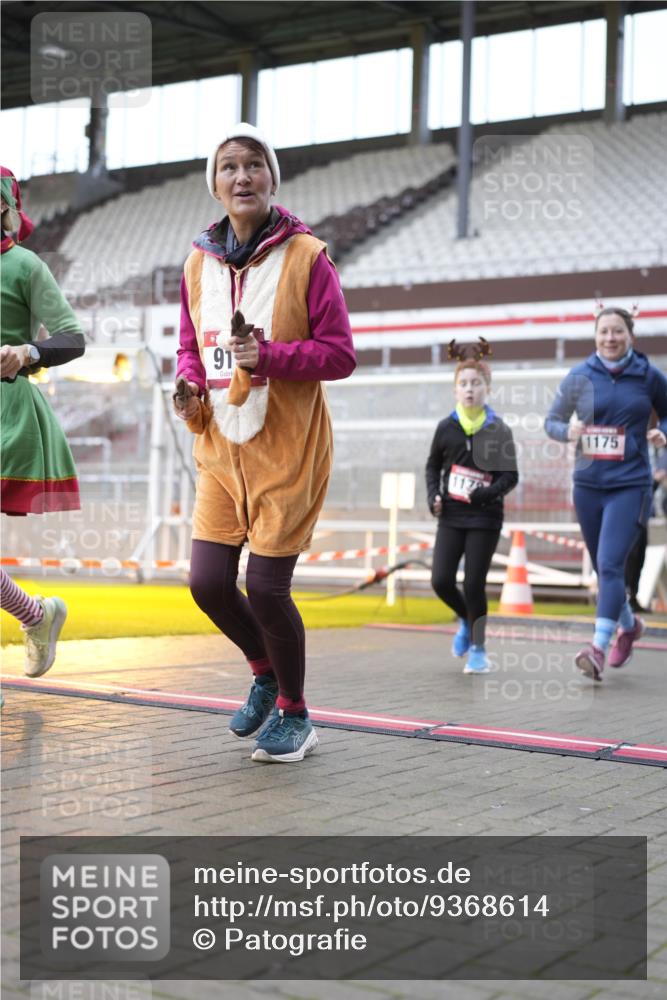 07.12.2025 - St. Pauli X-Mass-Run No. 15 Patografie http://msf.ph/oto/9368614 07.12.2025 11:12:51 Ziel 494, 681, 683, 684, 919, 1175, 1178, 1420, 1422, 1703, 3167, 4794, 4795, 4796, 4802, 4804 meine-sportfotos.de