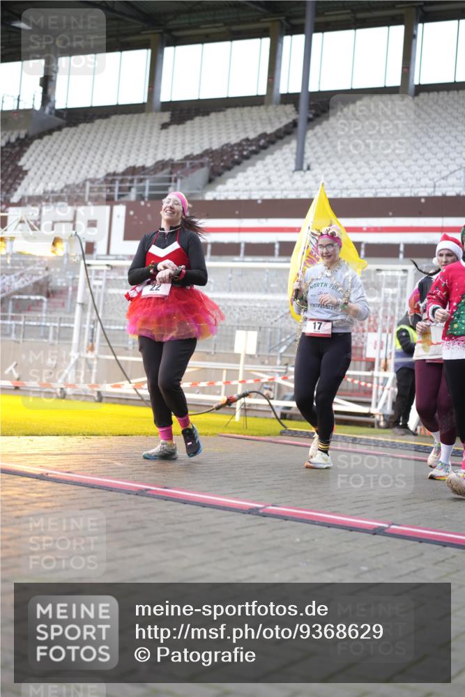 07.12.2025 - St. Pauli X-Mass-Run No. 15 Patografie http://msf.ph/oto/9368629 07.12.2025 11:13:04 Ziel 17, 22, 47, 681, 683, 684, 919, 1022, 1175, 1178, 1645, 1646, 1647, 1703 meine-sportfotos.de