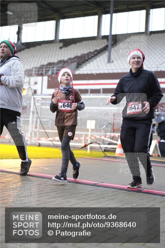 07.12.2025 - St. Pauli X-Mass-Run No. 15 Patografie http://msf.ph/oto/9368640 07.12.2025 11:13:07 Ziel 17, 22, 47, 683, 684, 1022, 1175, 1178, 1645, 1646, 1647, 1703 meine-sportfotos.de