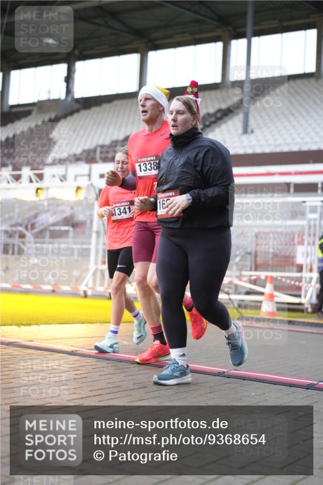 07.12.2025 - St. Pauli X-Mass-Run No. 15 Patografie http://msf.ph/oto/9368654 07.12.2025 11:13:18 Ziel 17, 22, 47, 585, 1022, 1338, 1341, 1645, 1646, 1647, 1664, 2125, 2773 meine-sportfotos.de