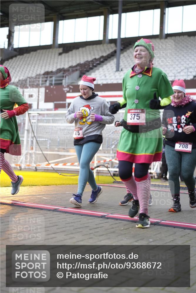 07.12.2025 - St. Pauli X-Mass-Run No. 15 Patografie http://msf.ph/oto/9368672 07.12.2025 11:13:53 Ziel 274, 375, 425, 475, 708 meine-sportfotos.de