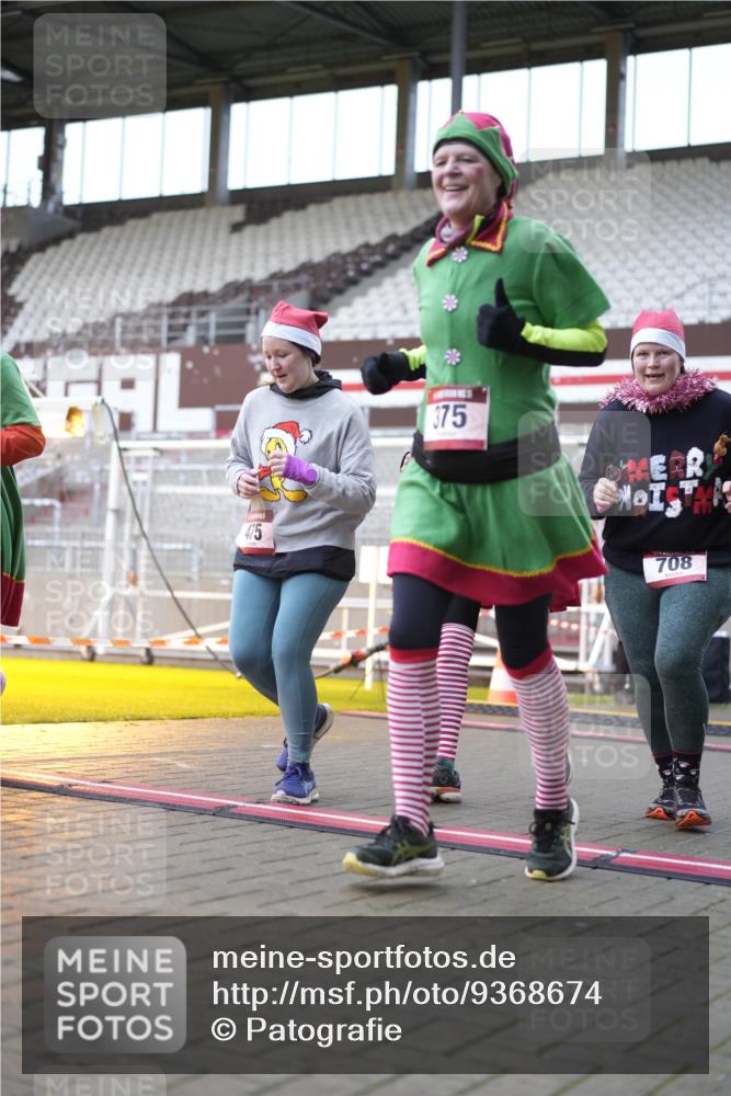 07.12.2025 - St. Pauli X-Mass-Run No. 15 Patografie http://msf.ph/oto/9368674 07.12.2025 11:13:53 Ziel 274, 375, 425, 475, 708 meine-sportfotos.de