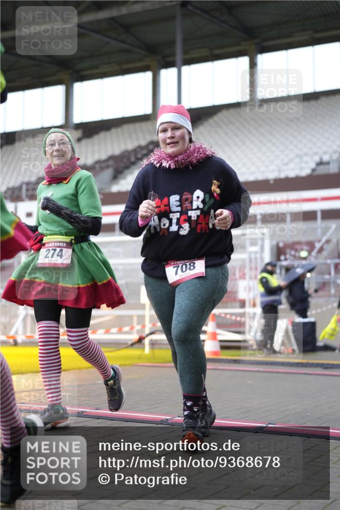 07.12.2025 - St. Pauli X-Mass-Run No. 15 Patografie http://msf.ph/oto/9368678 07.12.2025 11:13:54 Ziel 274, 375, 425, 475, 708 meine-sportfotos.de
