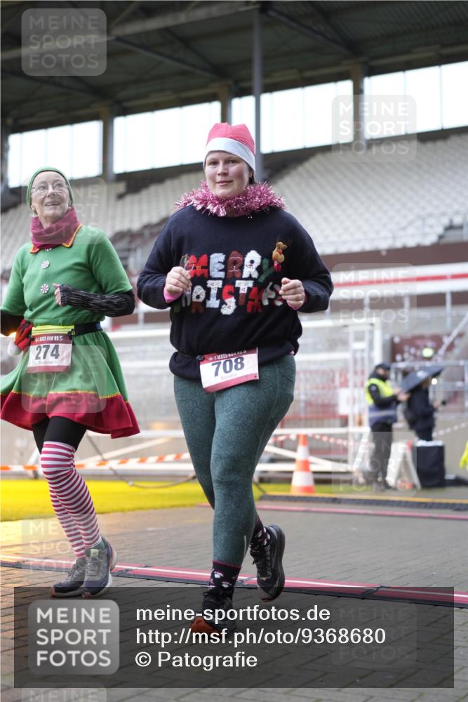 07.12.2025 - St. Pauli X-Mass-Run No. 15 Patografie http://msf.ph/oto/9368680 07.12.2025 11:13:54 Ziel 274, 375, 425, 475, 708 meine-sportfotos.de