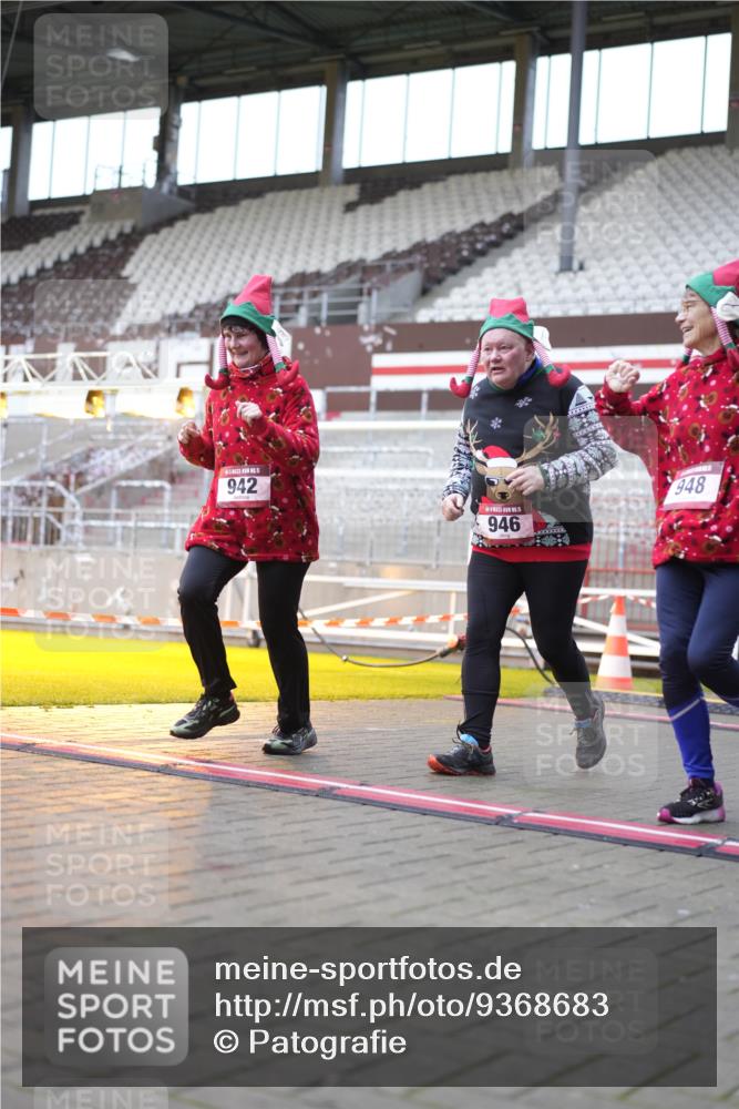 07.12.2025 - St. Pauli X-Mass-Run No. 15 Patografie http://msf.ph/oto/9368683 07.12.2025 11:14:10 Ziel 942, 946, 948 meine-sportfotos.de