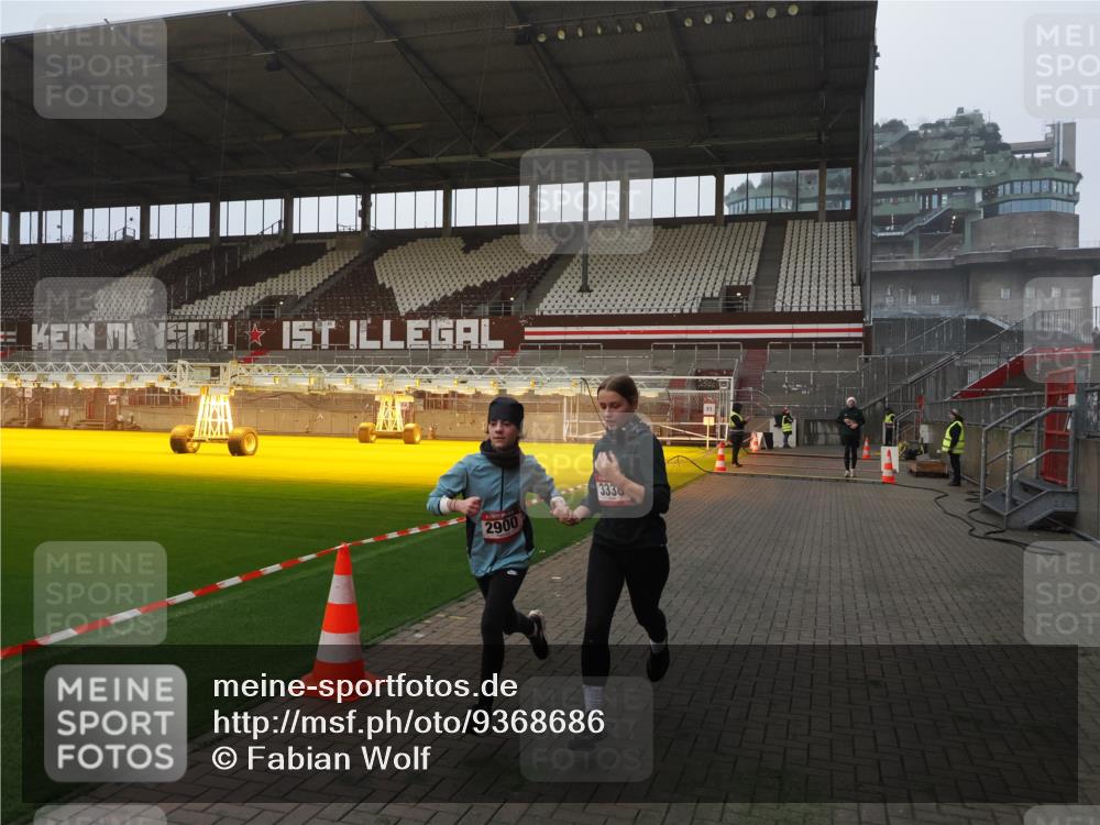 07.12.2025 - St. Pauli X-Mass-Run No. 15 Fabian Wolf http://msf.ph/oto/9368686 07.12.2025 09:54:12 Ziel 1375, 2651, 2900, 3338 meine-sportfotos.de
