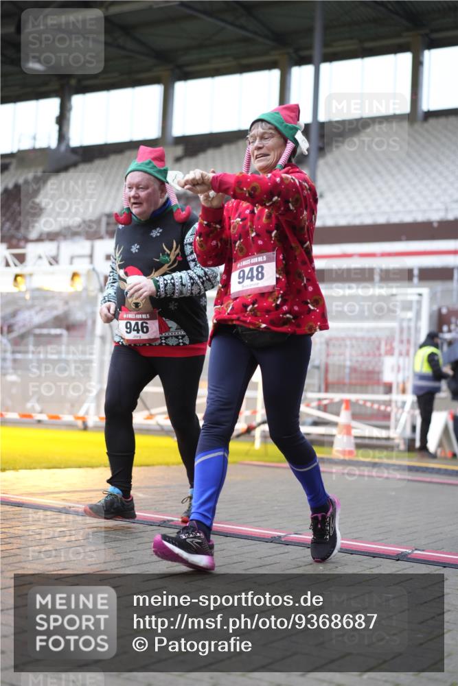 07.12.2025 - St. Pauli X-Mass-Run No. 15 Patografie http://msf.ph/oto/9368687 07.12.2025 11:14:10 Ziel 942, 946, 948 meine-sportfotos.de