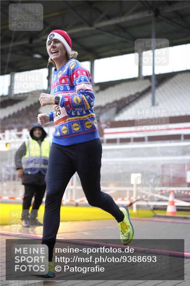 07.12.2025 - St. Pauli X-Mass-Run No. 15 Patografie http://msf.ph/oto/9368693 07.12.2025 11:14:26 Ziel 525, 1776, 1805, 1806, 2040 meine-sportfotos.de