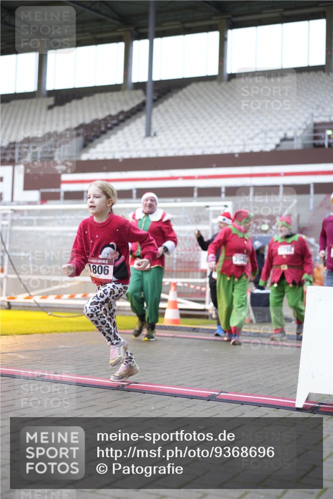 07.12.2025 - St. Pauli X-Mass-Run No. 15 Patografie http://msf.ph/oto/9368696 07.12.2025 11:14:31 Ziel 525, 1776, 1778, 1798, 1804, 1805, 1806, 1807, 2040, 2211, 4010 meine-sportfotos.de