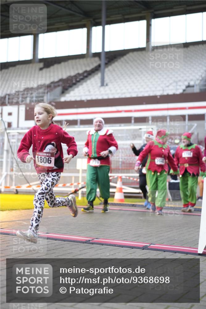 07.12.2025 - St. Pauli X-Mass-Run No. 15 Patografie http://msf.ph/oto/9368698 07.12.2025 11:14:31 Ziel 525, 1776, 1778, 1798, 1804, 1805, 1806, 1807, 2040, 2211, 4010 meine-sportfotos.de
