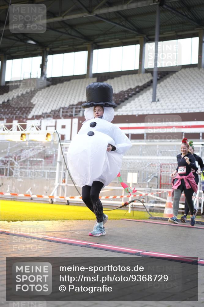 07.12.2025 - St. Pauli X-Mass-Run No. 15 Patografie http://msf.ph/oto/9368729 07.12.2025 11:15:00 Ziel 313, 1623, 1627, 1662 meine-sportfotos.de