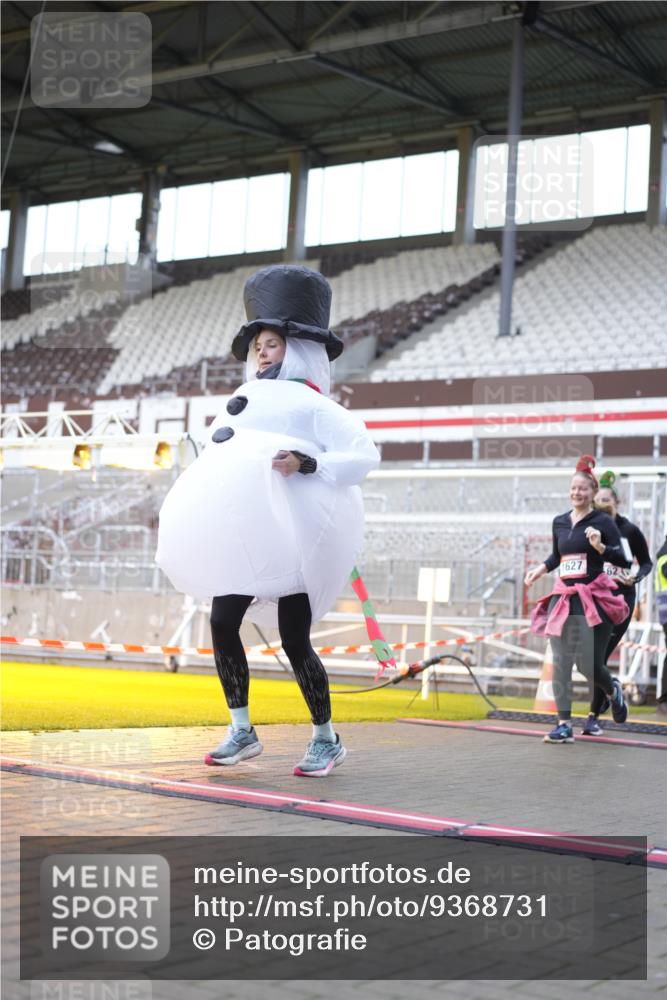 07.12.2025 - St. Pauli X-Mass-Run No. 15 Patografie http://msf.ph/oto/9368731 07.12.2025 11:15:00 Ziel 313, 1623, 1627, 1662 meine-sportfotos.de