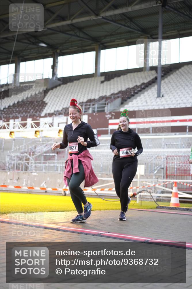 07.12.2025 - St. Pauli X-Mass-Run No. 15 Patografie http://msf.ph/oto/9368732 07.12.2025 11:15:02 Ziel 313, 1623, 1627, 1662, 3133 meine-sportfotos.de