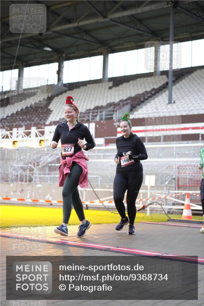07.12.2025 - St. Pauli X-Mass-Run No. 15 Patografie http://msf.ph/oto/9368734 07.12.2025 11:15:02 Ziel 313, 1623, 1627, 1662, 3133 meine-sportfotos.de