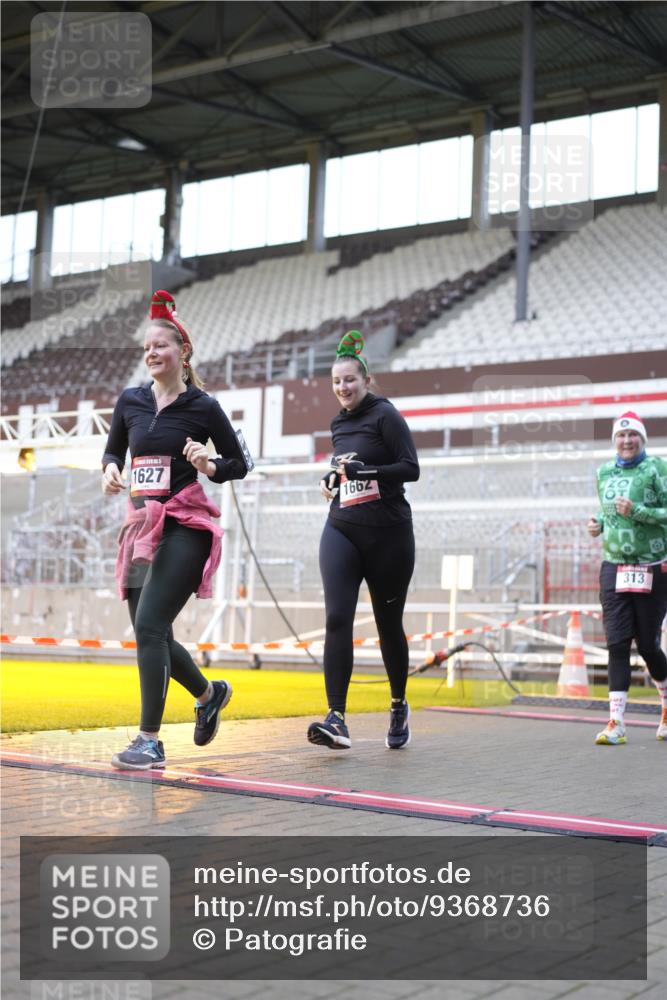 07.12.2025 - St. Pauli X-Mass-Run No. 15 Patografie http://msf.ph/oto/9368736 07.12.2025 11:15:02 Ziel 313, 1623, 1627, 1662, 3133 meine-sportfotos.de