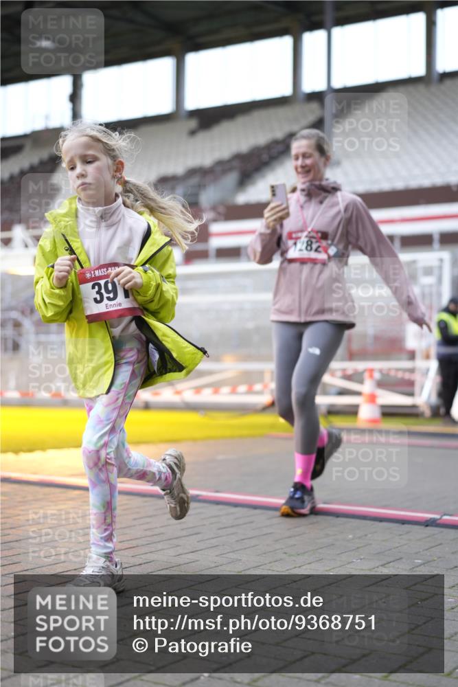 07.12.2025 - St. Pauli X-Mass-Run No. 15 Patografie http://msf.ph/oto/9368751 07.12.2025 11:15:17 Ziel 313, 391, 1218, 1282, 1627, 1662, 3133 meine-sportfotos.de