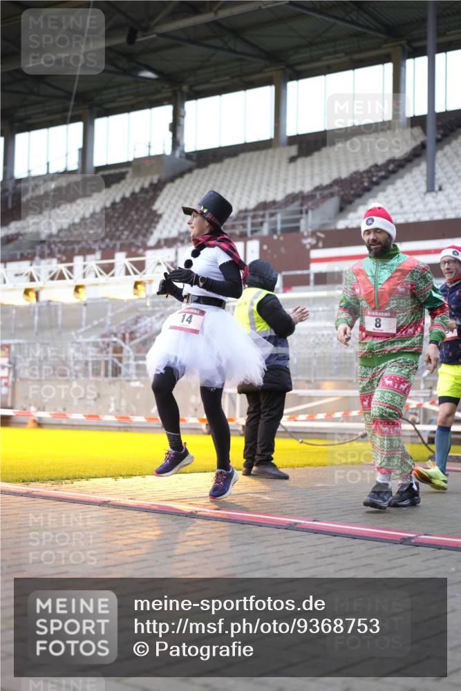 07.12.2025 - St. Pauli X-Mass-Run No. 15 Patografie http://msf.ph/oto/9368753 07.12.2025 11:15:42 Ziel 8, 14, 372, 2194 meine-sportfotos.de