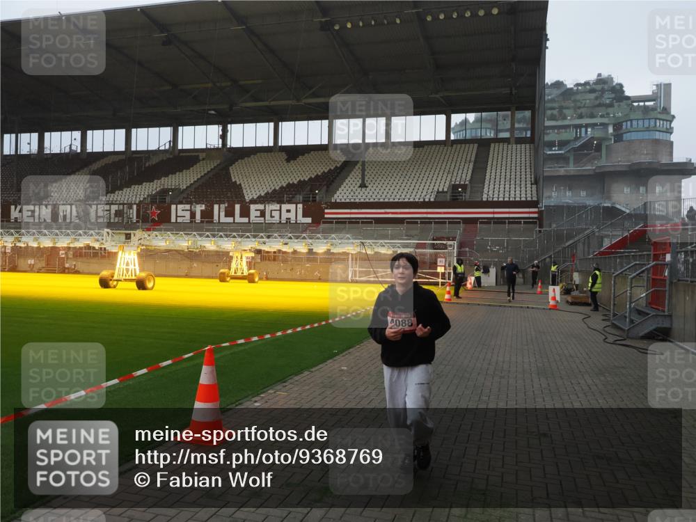 07.12.2025 - St. Pauli X-Mass-Run No. 15 Fabian Wolf http://msf.ph/oto/9368769 07.12.2025 09:55:03 Ziel 4088 meine-sportfotos.de