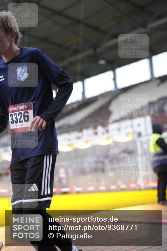 07.12.2025 - St. Pauli X-Mass-Run No. 15 Patografie http://msf.ph/oto/9368771 07.12.2025 11:16:02 Ziel 1800, 1802, 1821, 1825, 2195, 2464, 3241, 3256, 3326 meine-sportfotos.de
