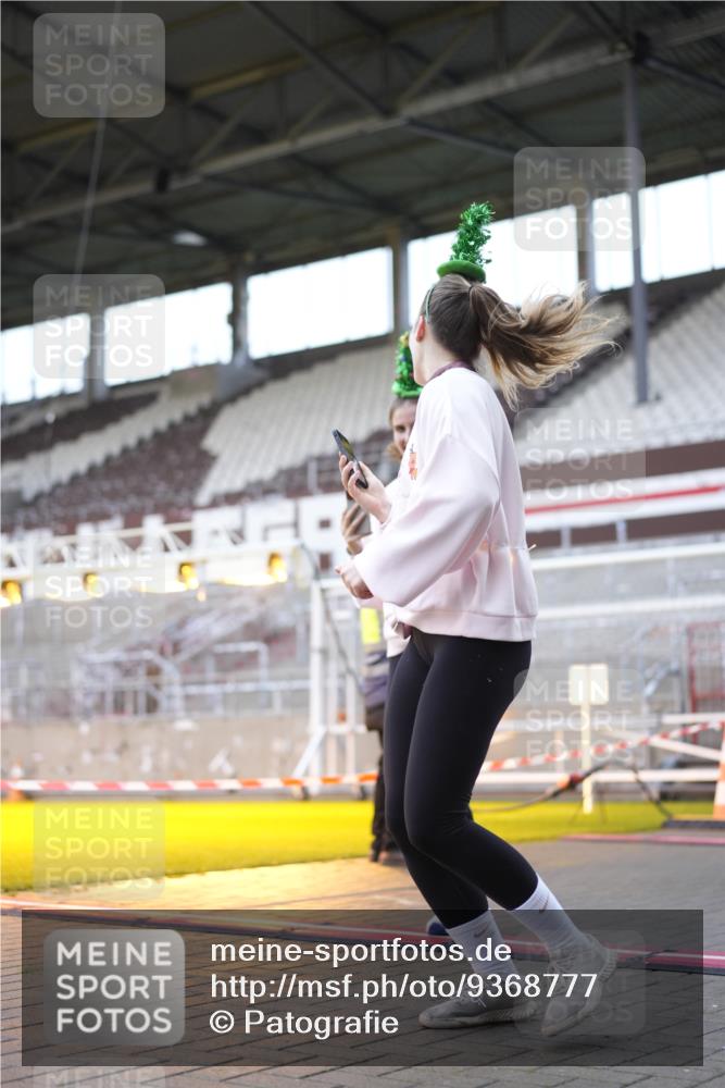 07.12.2025 - St. Pauli X-Mass-Run No. 15 Patografie http://msf.ph/oto/9368777 07.12.2025 11:16:04 Ziel 1800, 1802, 1821, 1825, 2195, 2464, 3241, 3256, 3326 meine-sportfotos.de