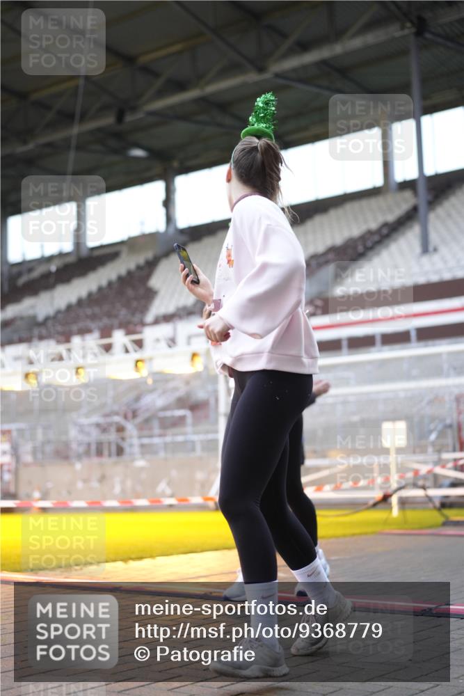 07.12.2025 - St. Pauli X-Mass-Run No. 15 Patografie http://msf.ph/oto/9368779 07.12.2025 11:16:04 Ziel 1800, 1802, 1821, 1825, 2195, 2464, 3241, 3256, 3326 meine-sportfotos.de