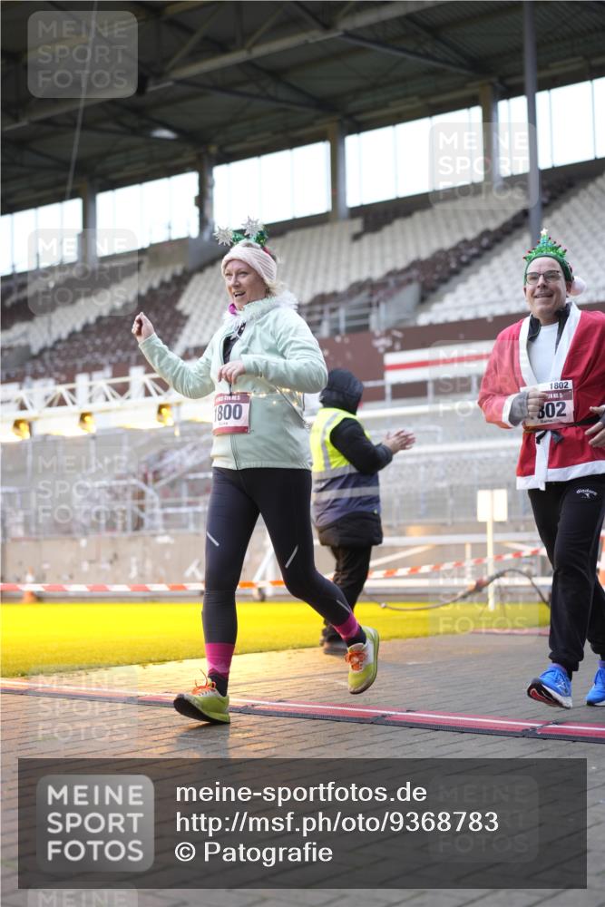 07.12.2025 - St. Pauli X-Mass-Run No. 15 Patografie http://msf.ph/oto/9368783 07.12.2025 11:16:06 Ziel 1800, 1802, 1821, 1825, 2195, 2464, 3241, 3256, 3326 meine-sportfotos.de