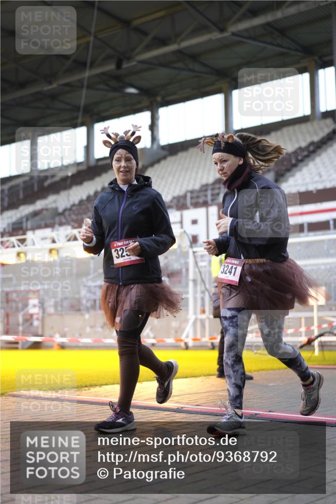 07.12.2025 - St. Pauli X-Mass-Run No. 15 Patografie http://msf.ph/oto/9368792 07.12.2025 11:16:08 Ziel 1800, 1802, 1821, 1825, 2195, 2464, 3241, 3256, 3326 meine-sportfotos.de