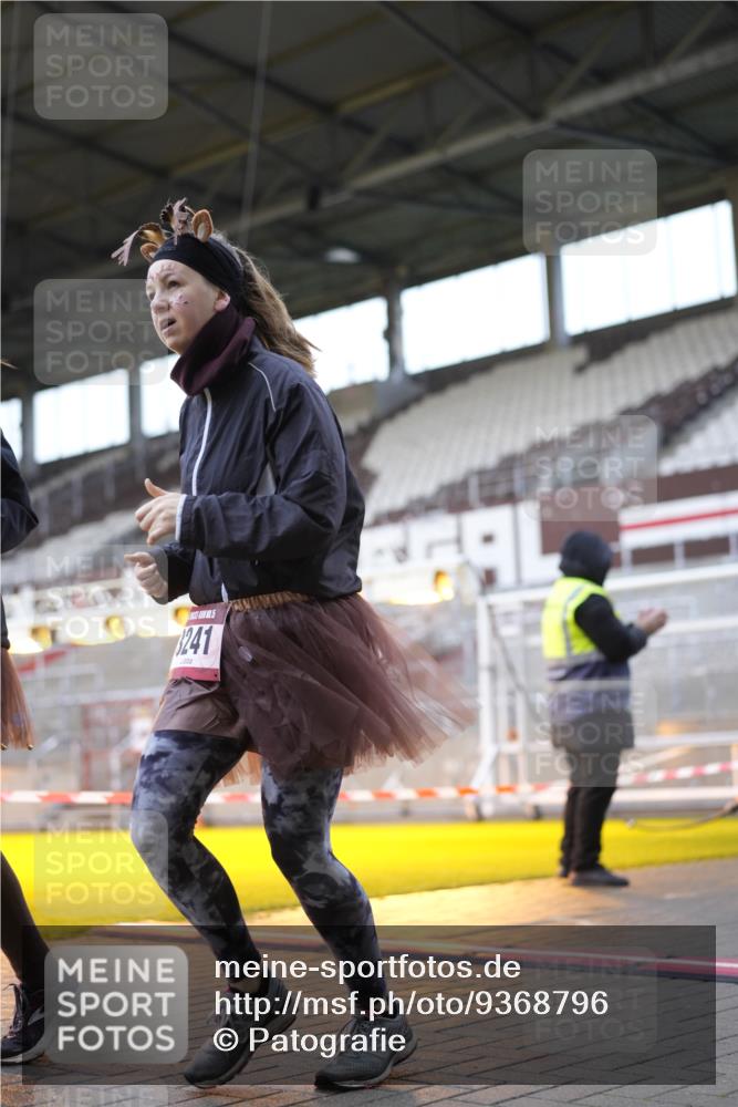 07.12.2025 - St. Pauli X-Mass-Run No. 15 Patografie http://msf.ph/oto/9368796 07.12.2025 11:16:08 Ziel 1800, 1802, 1821, 1825, 2195, 2464, 3241, 3256, 3326 meine-sportfotos.de