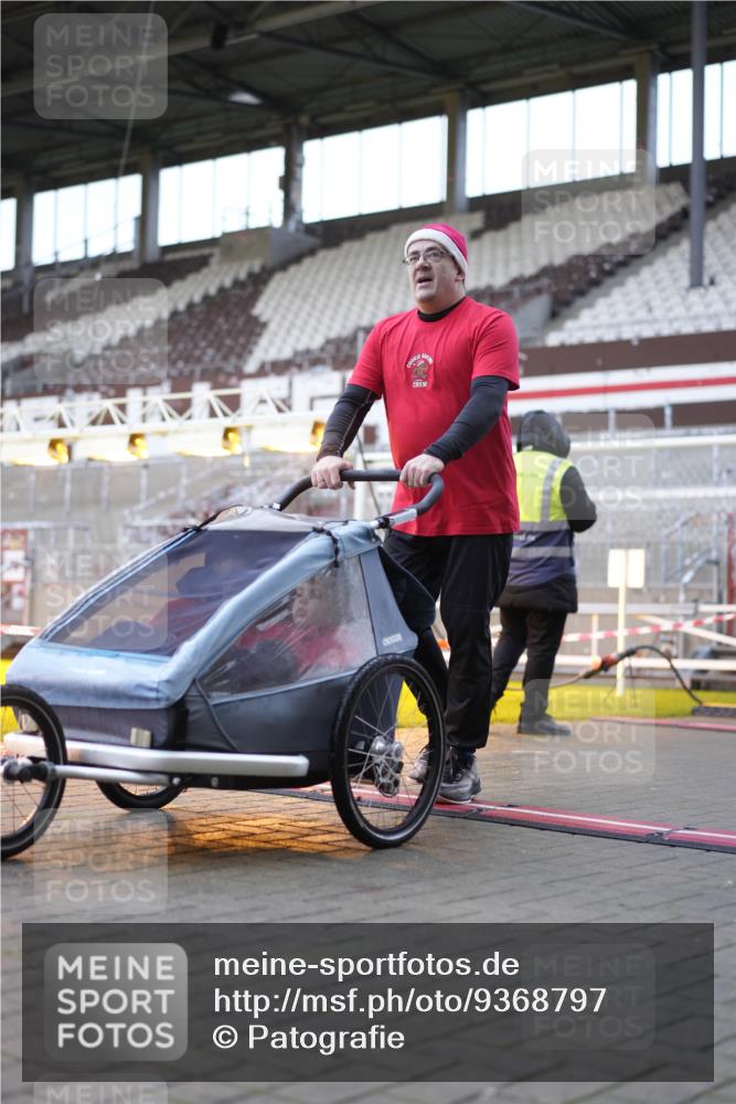 07.12.2025 - St. Pauli X-Mass-Run No. 15 Patografie http://msf.ph/oto/9368797 07.12.2025 11:16:17 Ziel 1800, 1802, 1821, 1825, 3241, 3256, 3326 meine-sportfotos.de